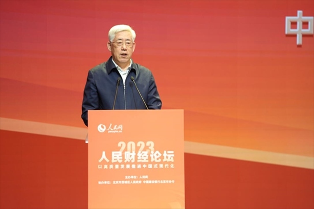 中國國際經(jīng)濟(jì)交流中心副理事長韓永文在論壇現(xiàn)場做主旨發(fā)言。人民網(wǎng)記者 翁奇羽攝