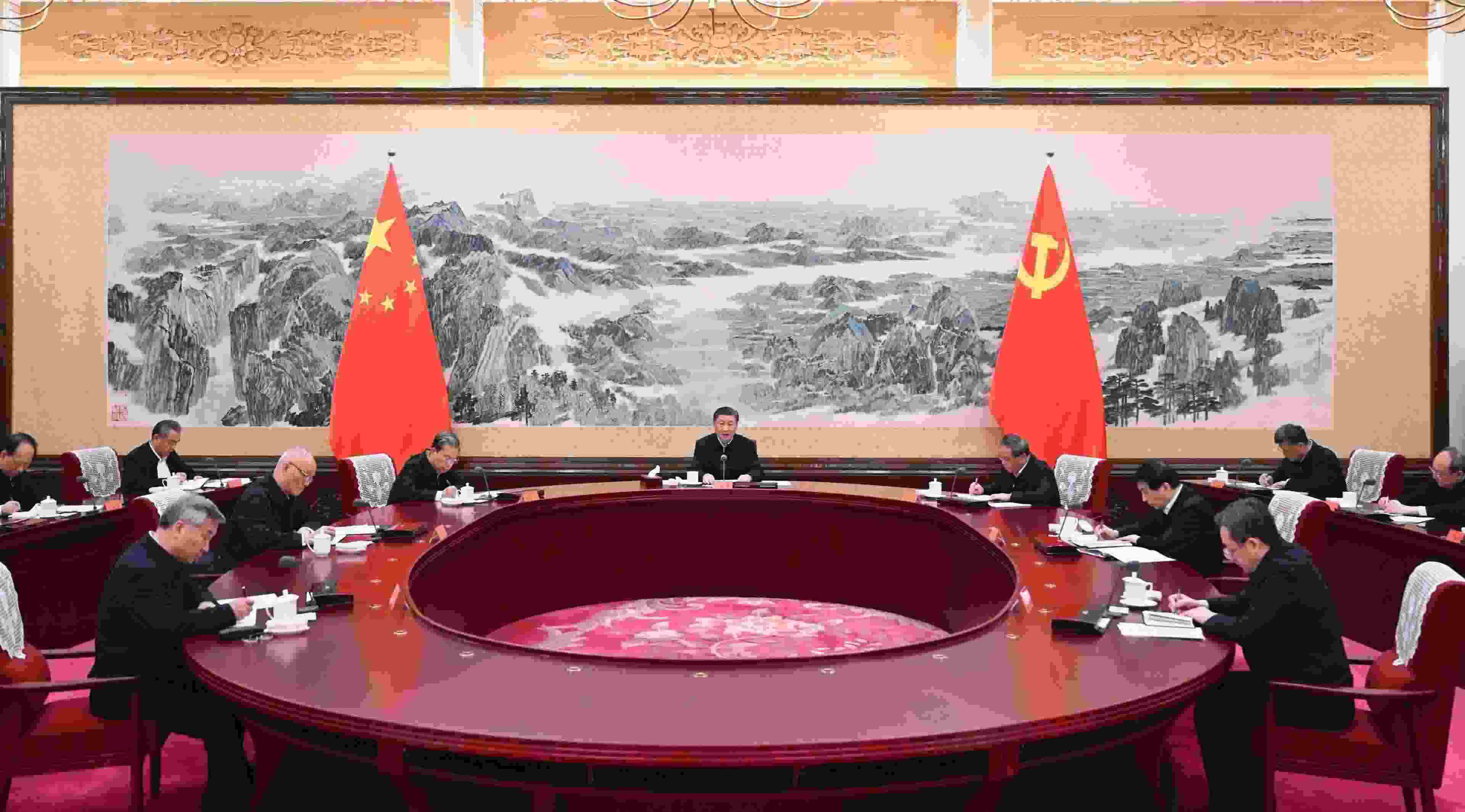 2023年12月21日至22日，中共中央政治局召開學(xué)習(xí)貫徹習(xí)近平新時代中國特色社會主義思想主題教育專題民主生活會，中共中央總書記習(xí)近平主持會議并發(fā)表重要講話。