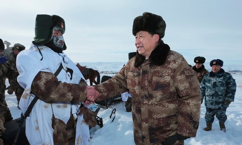 2014年1月26日，習近平總書記春節(jié)前夕冒嚴寒踏冰雪慰問邊防官兵。