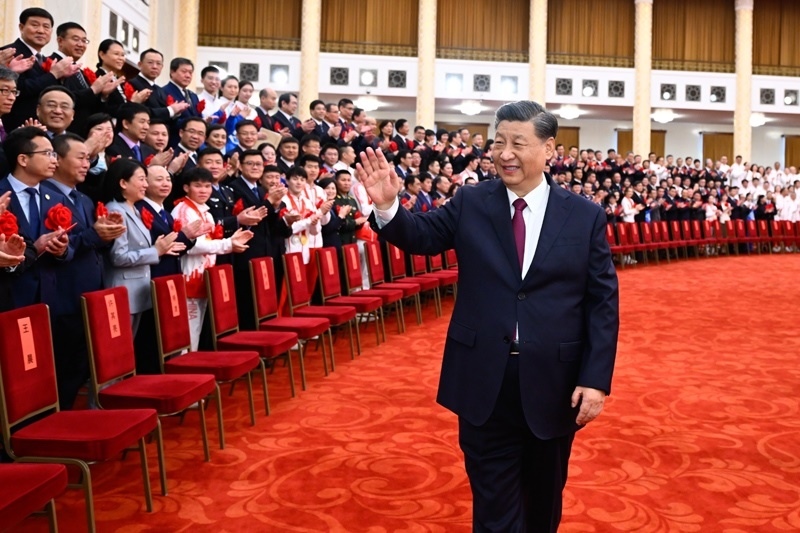 2022年4月8日，北京冬奧會(huì)、冬殘奧會(huì)總結(jié)表彰大會(huì)前，習(xí)近平總書記會(huì)見北京冬奧會(huì)、冬殘奧會(huì)突出貢獻(xiàn)集體代表、突出貢獻(xiàn)個(gè)人和中國體育代表團(tuán)成員。