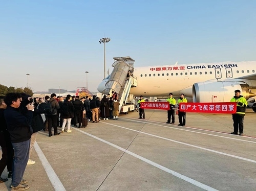 2024春運(yùn)第一天，東航4架C919大飛機(jī)全部投入商業(yè)運(yùn)營(yíng)。東航供圖