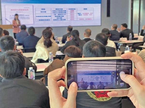 1月2日，“百團千企出海拓市場增訂單”行動啟動。蔣文廣 攝