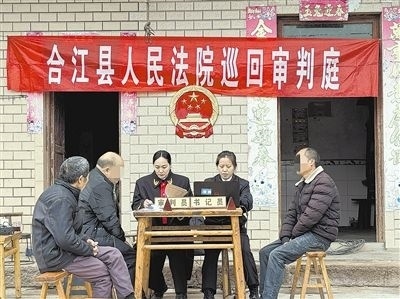  圖②：巡回審理現(xiàn)場(chǎng)。