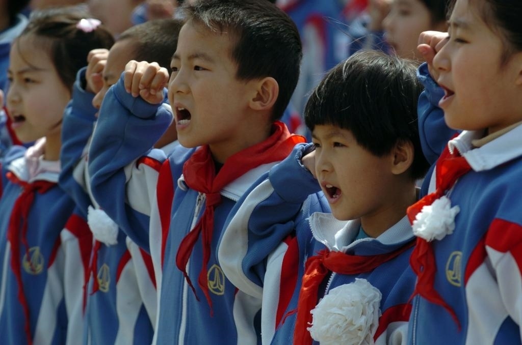 2006年4月5日，天津緣誠小學的同學們來到平津戰(zhàn)役紀念館祭奠英烈，表達對革命先烈的緬懷之情。