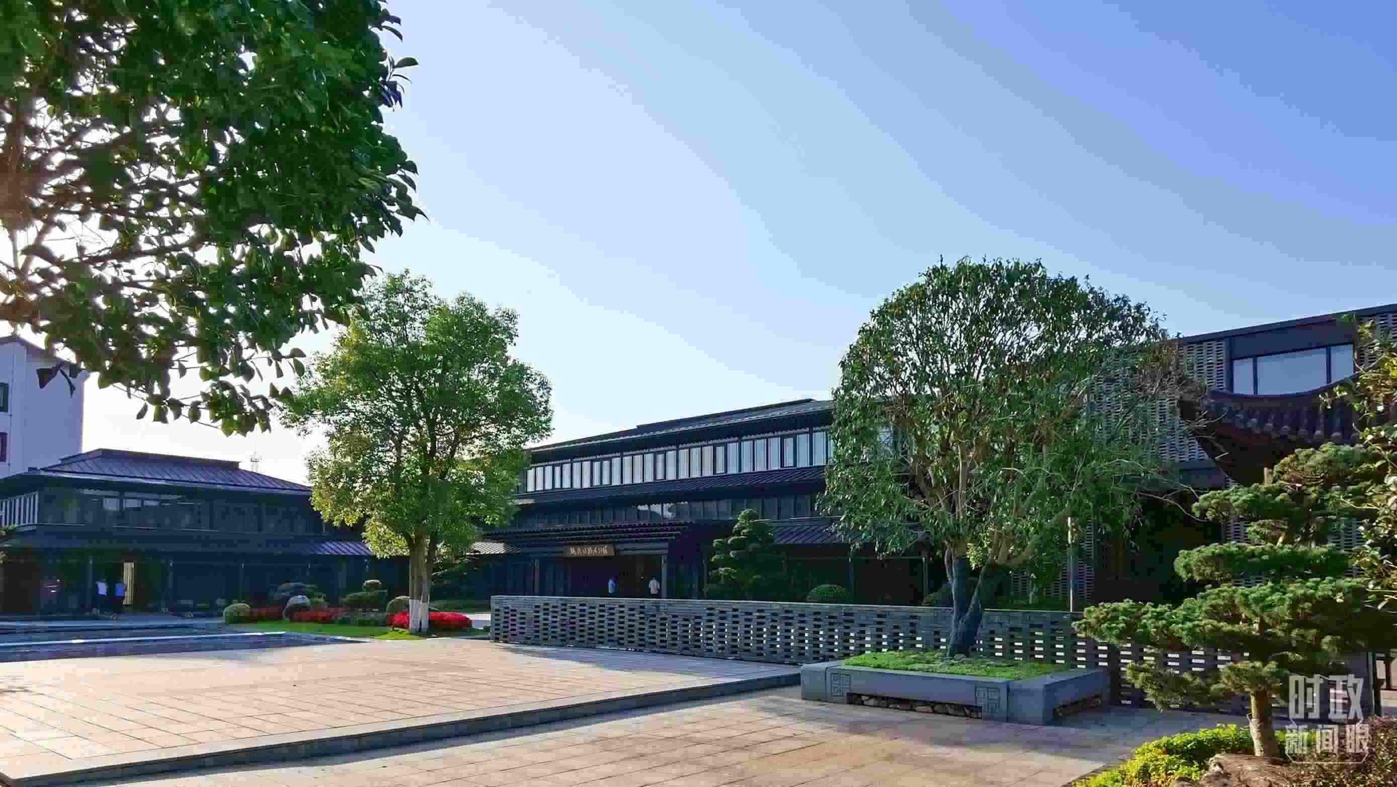 △楓橋經(jīng)驗(yàn)陳列館。2023年9月，習(xí)近平來到這里考察，強(qiáng)調(diào)要發(fā)展好新時(shí)代“楓橋經(jīng)驗(yàn)”。（總臺(tái)央視記者陳漢章拍攝）