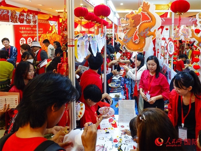 活動現(xiàn)場氣氛熱烈。人民網(wǎng)記者 謝佳君攝