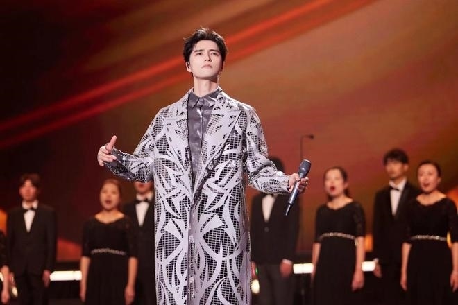 演員李建義、許魏洲和歌手等的音樂秀《有種浪漫叫中國航天》