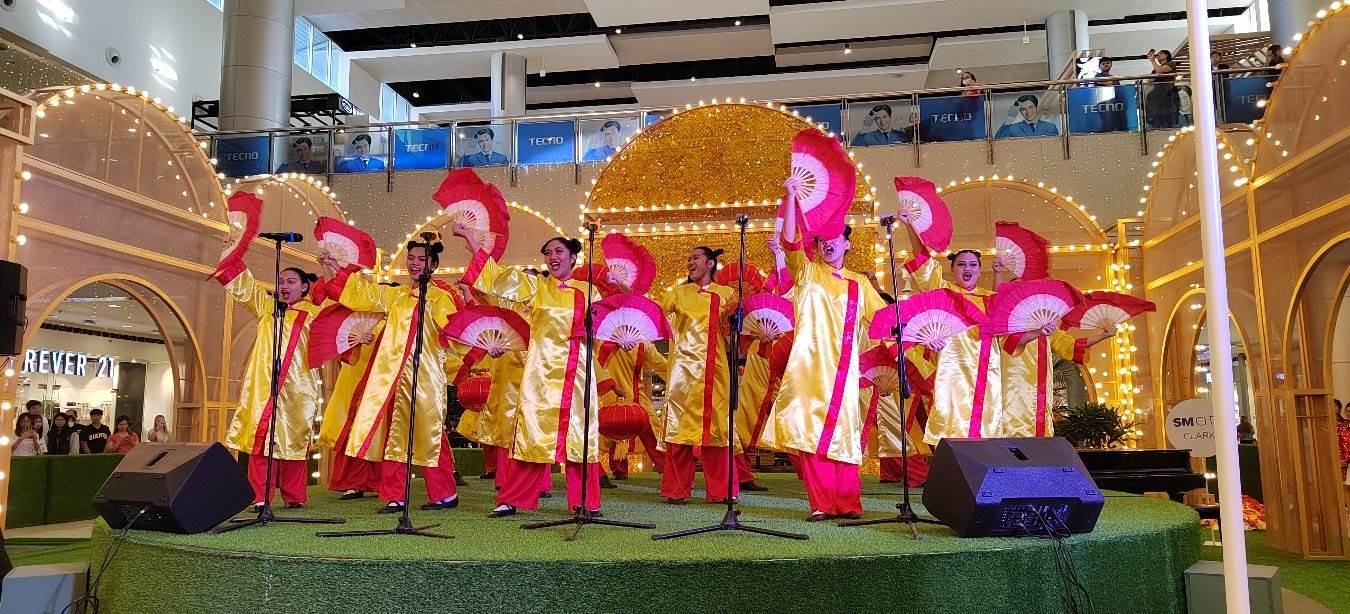 開幕式上活力四射的文藝節(jié)目引得觀眾陣陣喝彩。紅溪禮示大學(xué)孔子學(xué)院 供圖