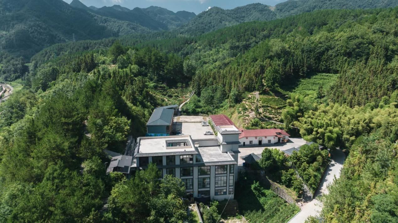 蒿坪鎮(zhèn)金石村“喬家大院”農(nóng)家樂(lè)航拍圖。常洪萍供圖