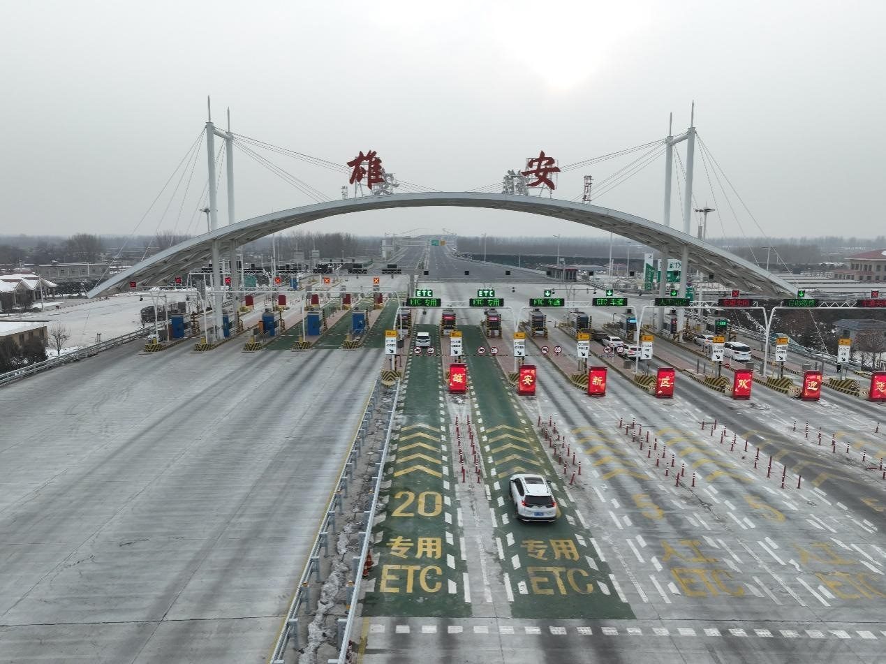 京雄高速全線正式實現(xiàn)通車運營。人民網(wǎng)記者 李兆民攝