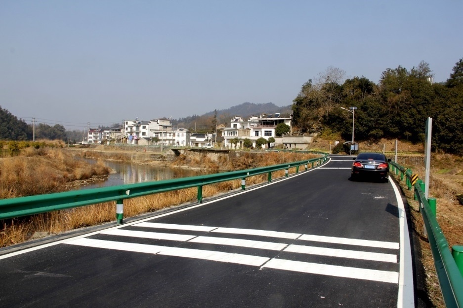 安徽省休寧縣農村公路。受訪方供圖