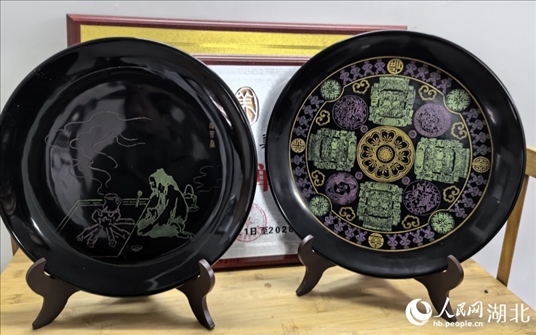 壩漆工藝品。人民網(wǎng)記者 周雯攝