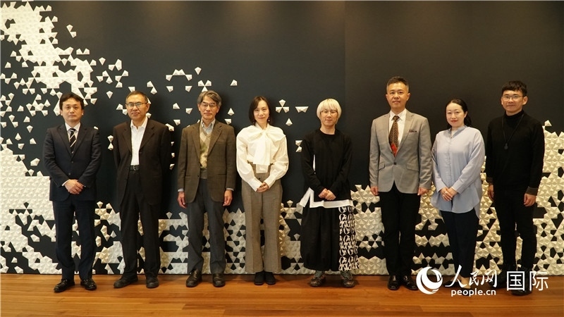 主辦方與嘉賓合影。人民網 蔣曉辰攝