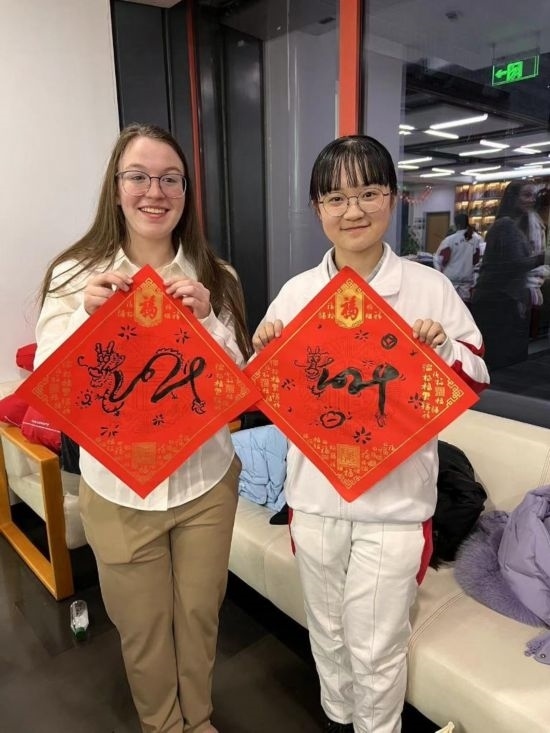 1月下旬，馬斯卡廷中學訪華代表團學生在北京同中國青少年交流。（受訪者供圖）