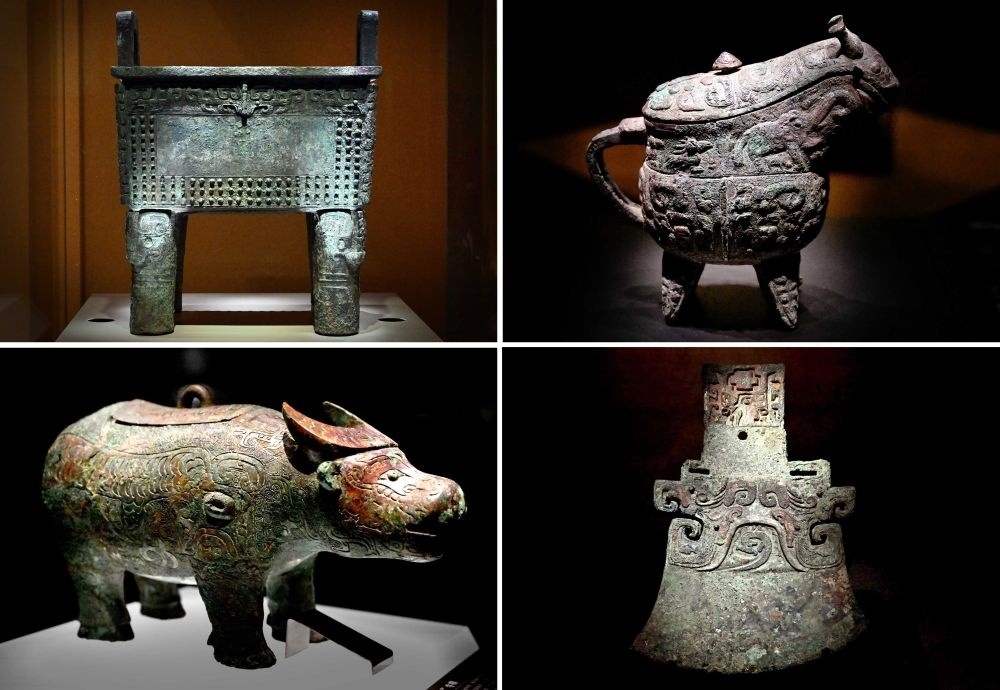 這是殷墟博物館新館內(nèi)展出的“司母辛”銅鼎（左上）、“亞長”銅?。ㄓ疑希ⅰ皝嗛L”牛尊（左下）、“亞長”銅鉞（拼版照片，2月23日攝）。