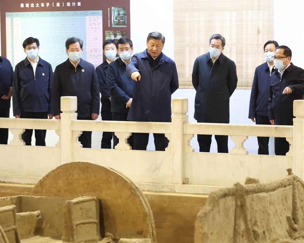2022年10月28日下午，習近平在安陽市殷墟遺址考察。新華社記者 丁林 攝