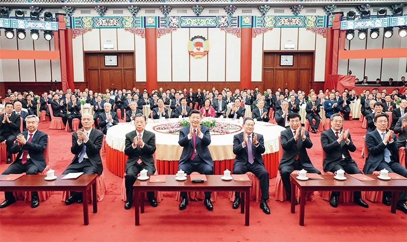 2023年12月29日，全國政協(xié)在北京舉行新年茶話會。黨和國家領(lǐng)導(dǎo)人習(xí)近平、李強、趙樂際、王滬寧、蔡奇、丁薛祥、李希、韓正出席茶話會并觀看演出。 新華社記者 鞠鵬/攝