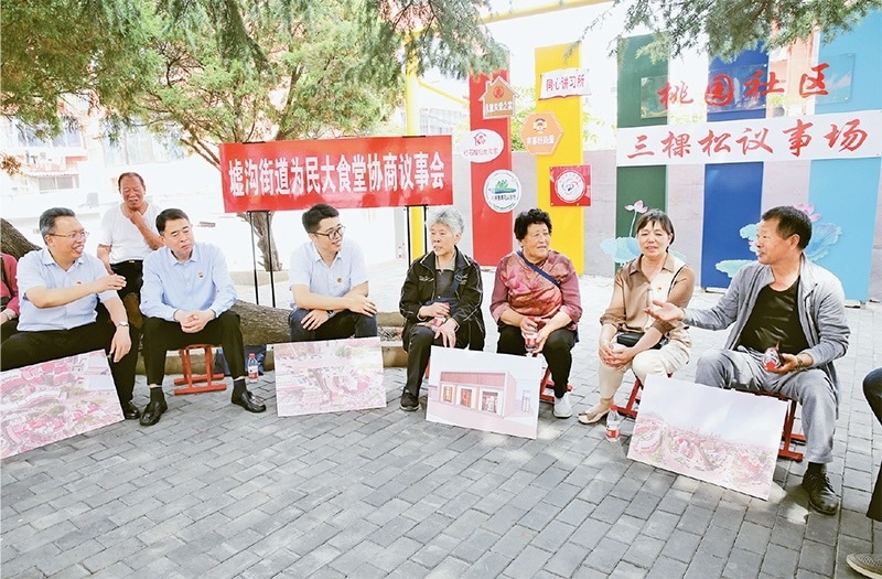 2023年6月2日，江蘇省連云港市連云區(qū)政協(xié)工委在墟溝街道桃園社區(qū)舉行“有事好商量”協(xié)商議事會。 人民圖片 朱華南/攝