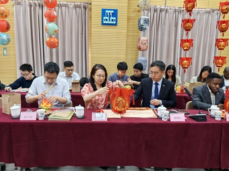 燈籠文化交流活動現(xiàn)場。中建國際中西非公司供圖