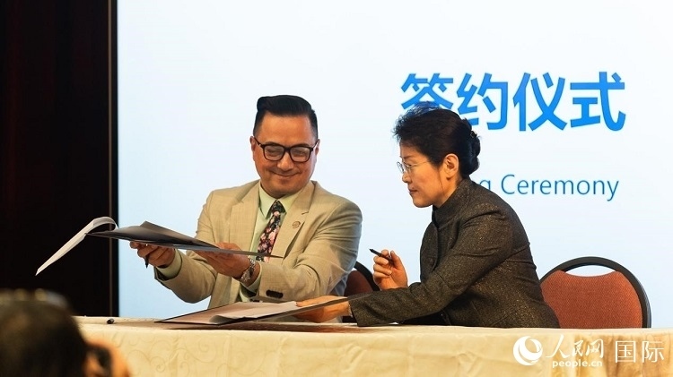 山東省圖書館與舊金山公共圖書館簽署合作協(xié)議。