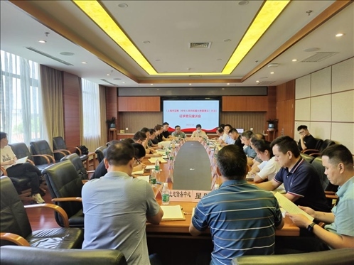 嘉定區(qū)安亭鎮(zhèn)基層立法聯(lián)系點召開《上海市實施〈中華人民共和國土地管理法〉辦法》征求意見座談會。上海市司法局供圖