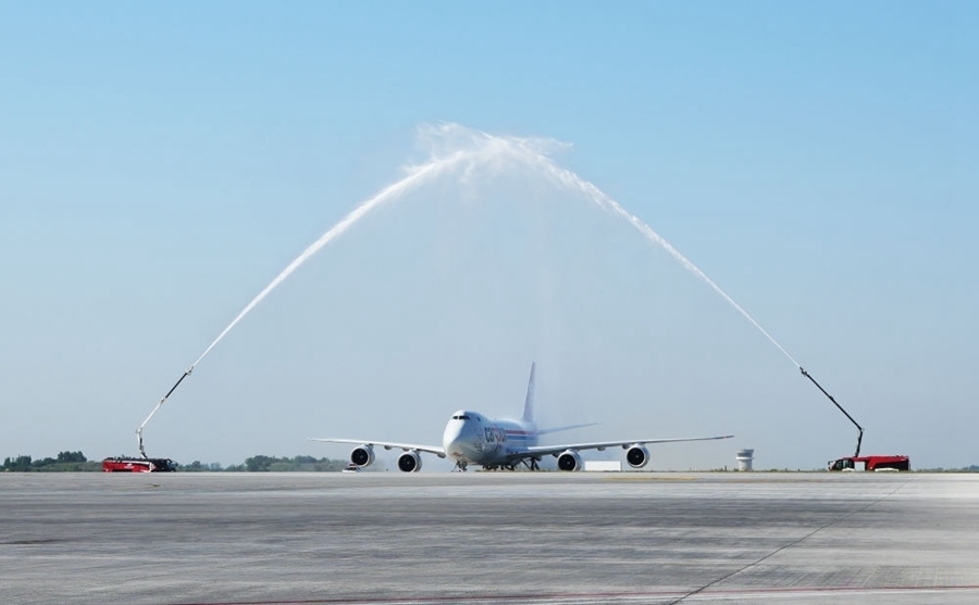2023年6月14日，盧森堡國際貨運航空公司的B747－8F全貨機抵達鄭州。鄭州—盧森堡“空中絲綢之路”貨運量累計突破100萬噸。
