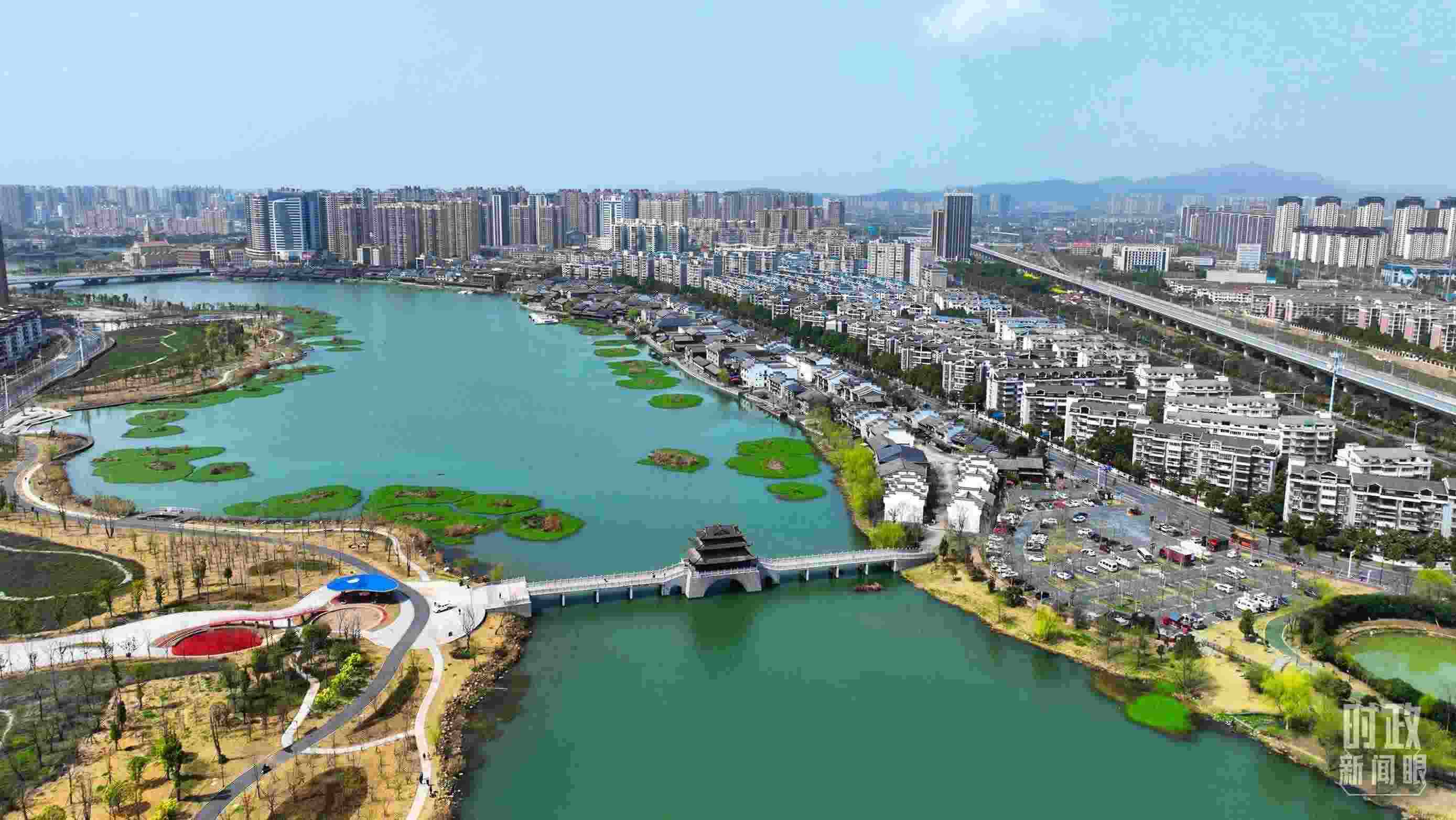 湖南常德。此次座談會前，習(xí)近平在長沙、常德兩地實(shí)地考察。（總臺央視記者范凱拍攝）