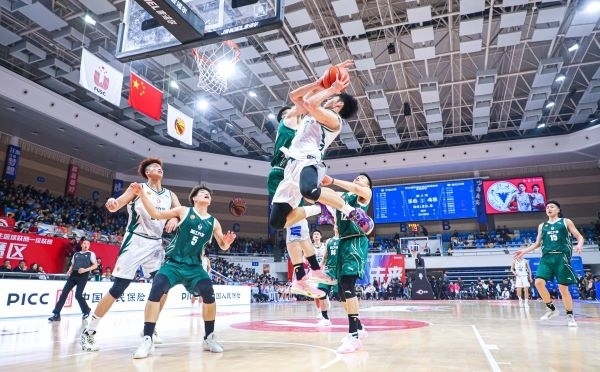 寧波大學男子籃球隊與浙江大學男子籃球隊比賽中。 圖片來源：中國學生體育聯(lián)合會