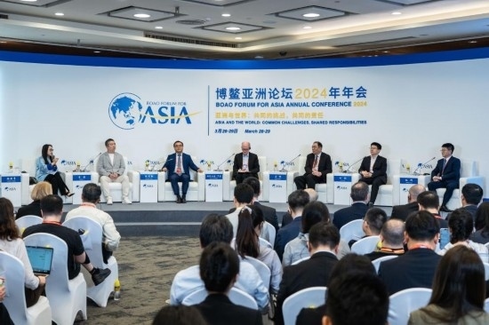 圖為博鰲亞洲論壇2024年年會(huì)“AIGC改變世界”分論壇現(xiàn)場。新華社記者 曹夢瑤 攝