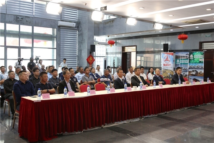 當?shù)貢r間3月26日下午，中國品牌重型機械、載重車輛宣傳推介會在中國駐蘇里南大使館舉行。圖為宣介會現(xiàn)場。中國駐蘇里南大使館供圖