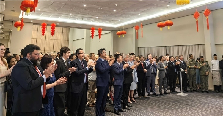 當?shù)貢r間3月27日，中國駐累西腓新任總領(lǐng)事蘭和平舉行到任招待會。圖為招待會現(xiàn)場。中國駐累西腓總領(lǐng)事館供圖
