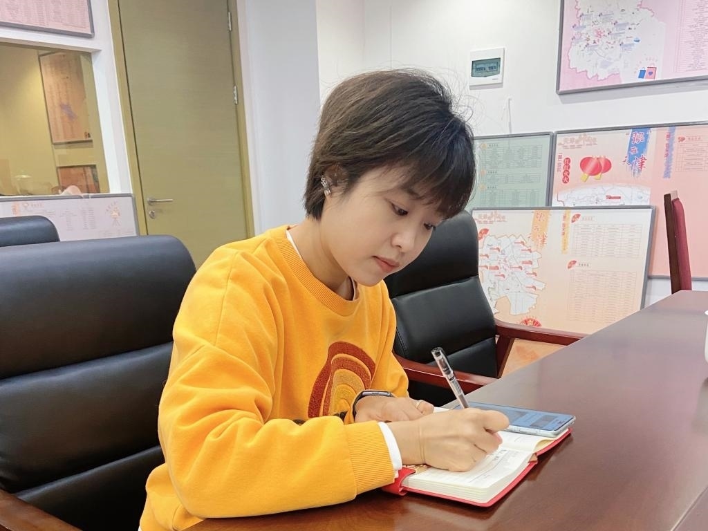 武麗潔在工作中。新華社發(fā)