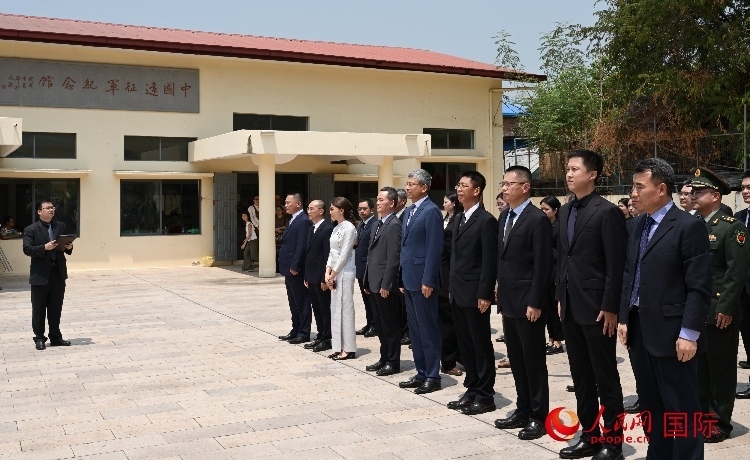 全體人員默哀追思。人民網(wǎng)記者 謝佳君攝