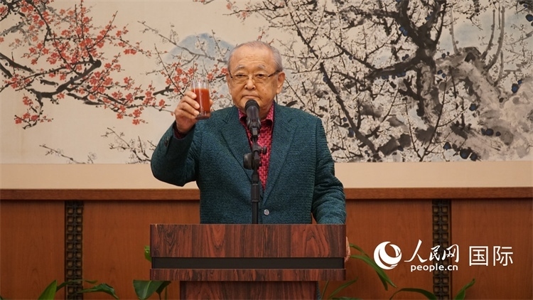 原東京國際電影節(jié)主席依田巽致祝酒辭。人民網(wǎng) 蔣曉辰攝