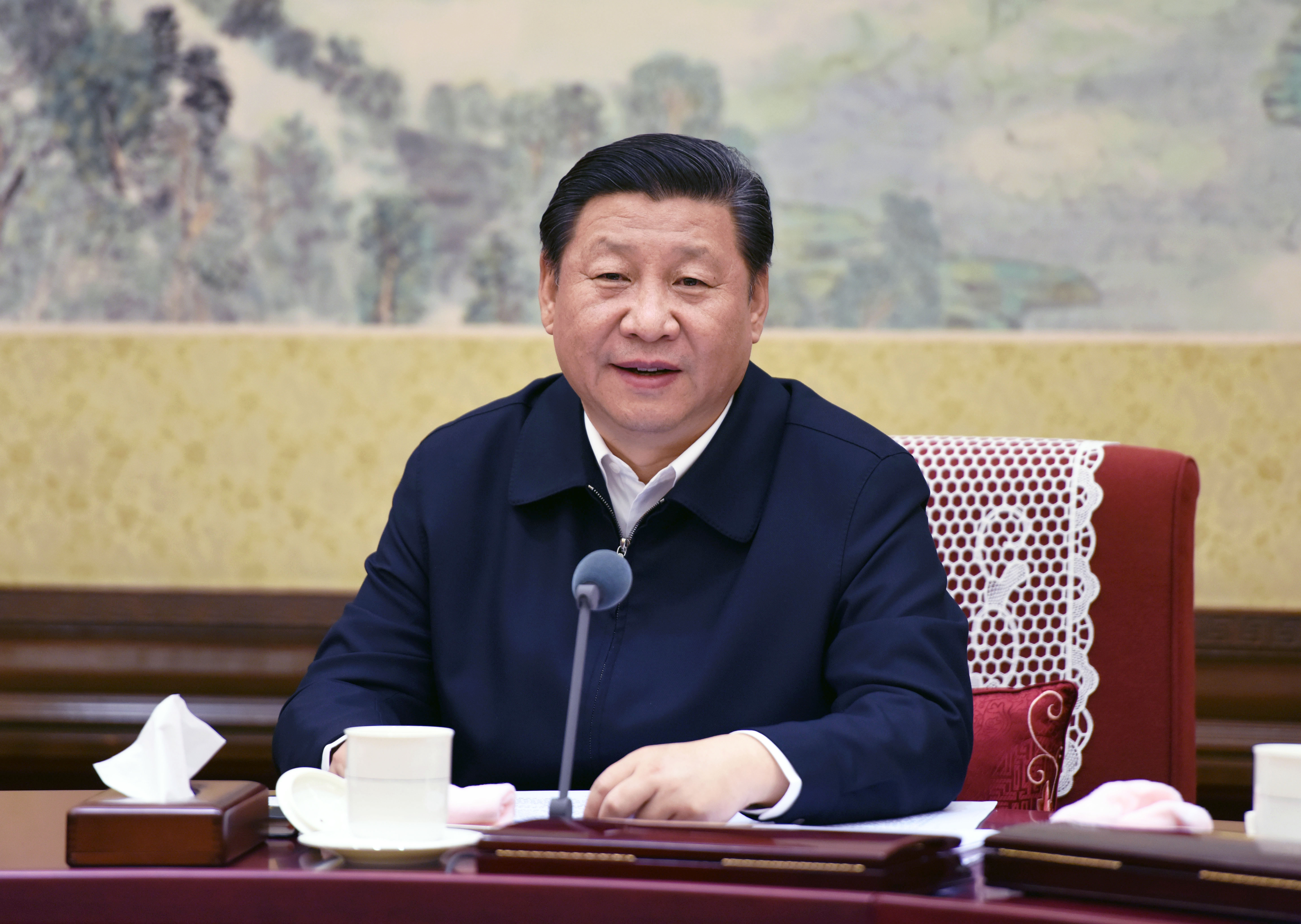 △ 2015年12月28日至29日，中共中央政治局召開專題民主生活會(huì)，對(duì)照檢查踐行“三嚴(yán)三實(shí)”情況，討論研究加強(qiáng)黨風(fēng)廉政建設(shè)措施。習(xí)近平總書記主持會(huì)議并發(fā)表重要講話。