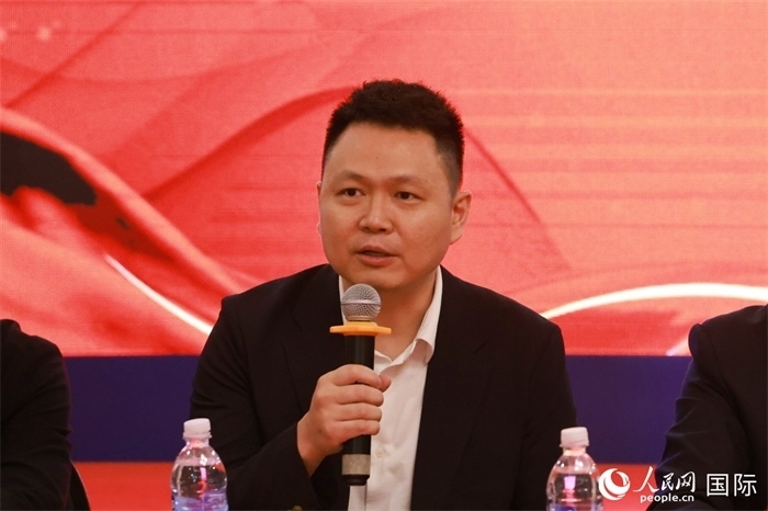 中國駐里約熱內(nèi)盧總領(lǐng)館副總領(lǐng)事王尉育在座談會(huì)上致辭。人民網(wǎng)記者 陳海琪攝