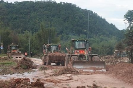 廣東多地出現(xiàn)洪澇災情 部隊官兵全力進行搶險救援