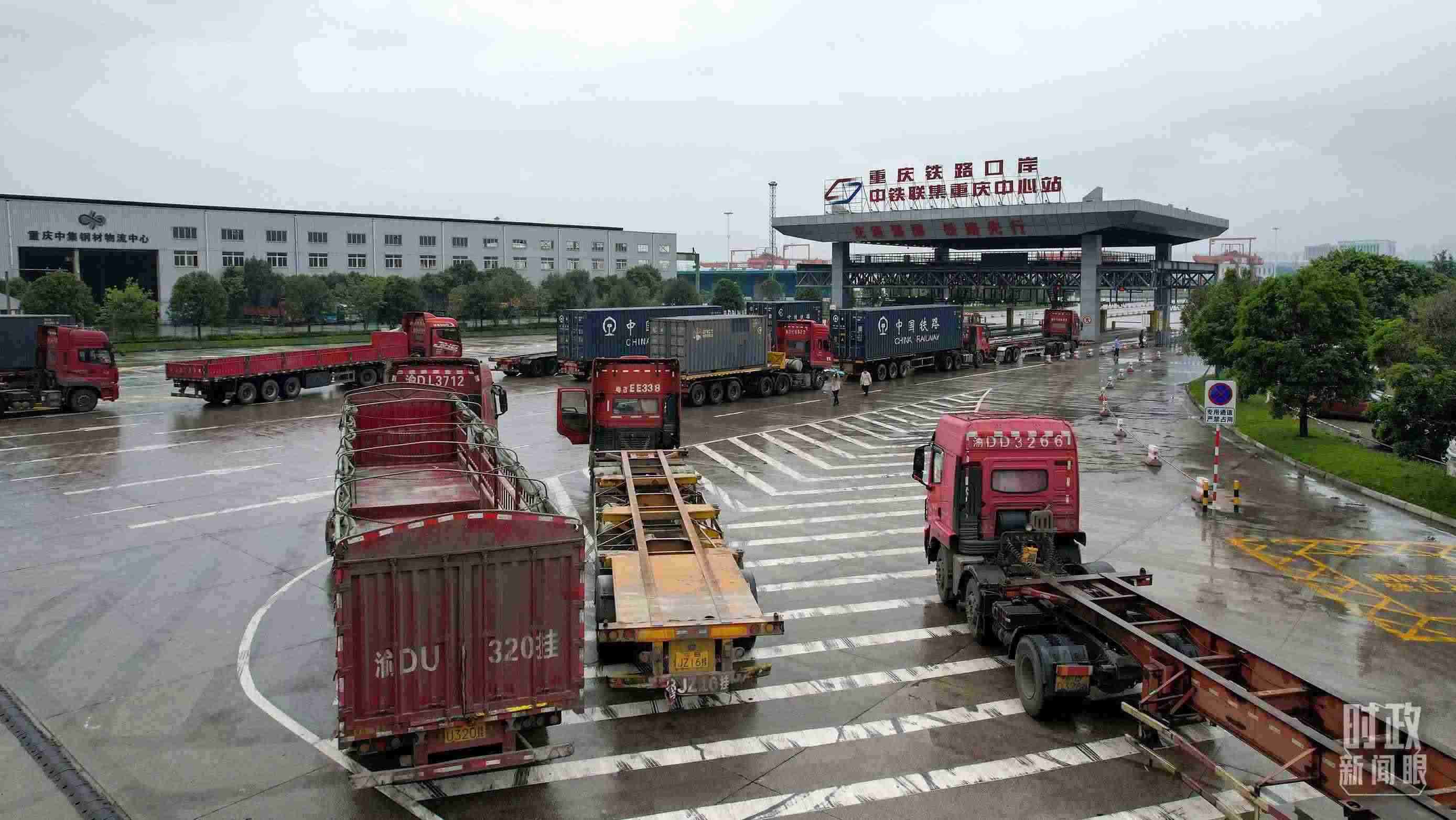 △重慶鐵路口岸中鐵聯(lián)集重慶中心站。（總臺(tái)記者于濱拍攝）