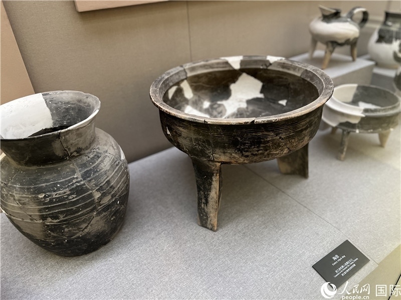 良渚博物院展出的陶器。人民網(wǎng)記者 崔越攝