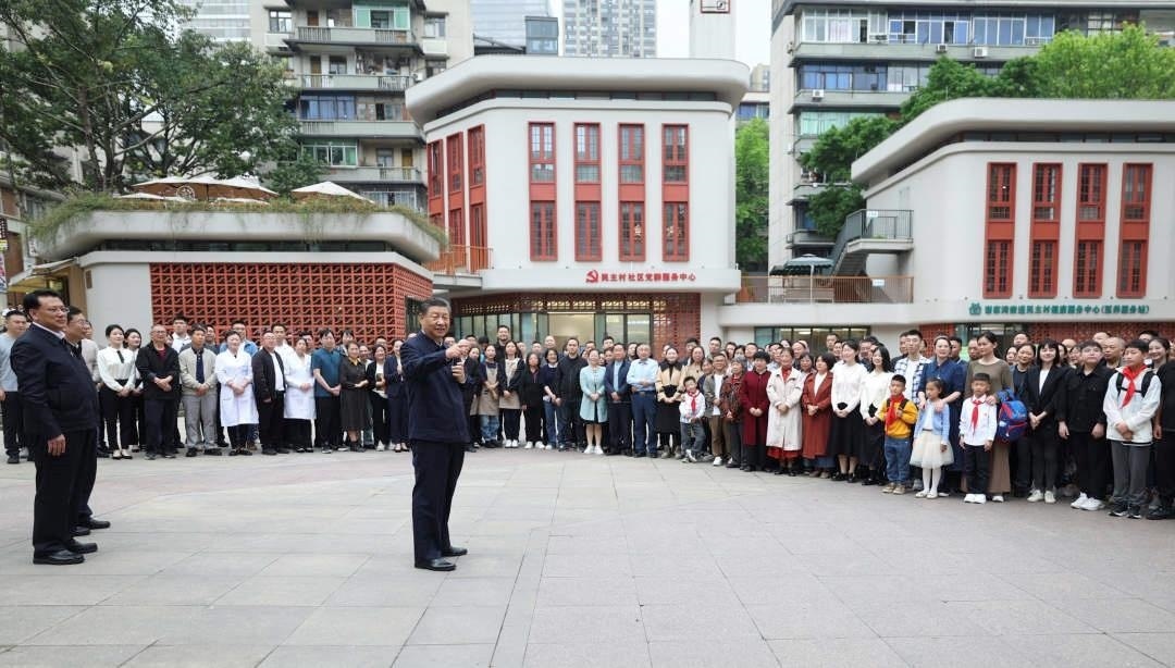 △2024年4月22日，習(xí)近平總書記來到重慶九龍坡區(qū)謝家灣街道民主村社區(qū)考察。