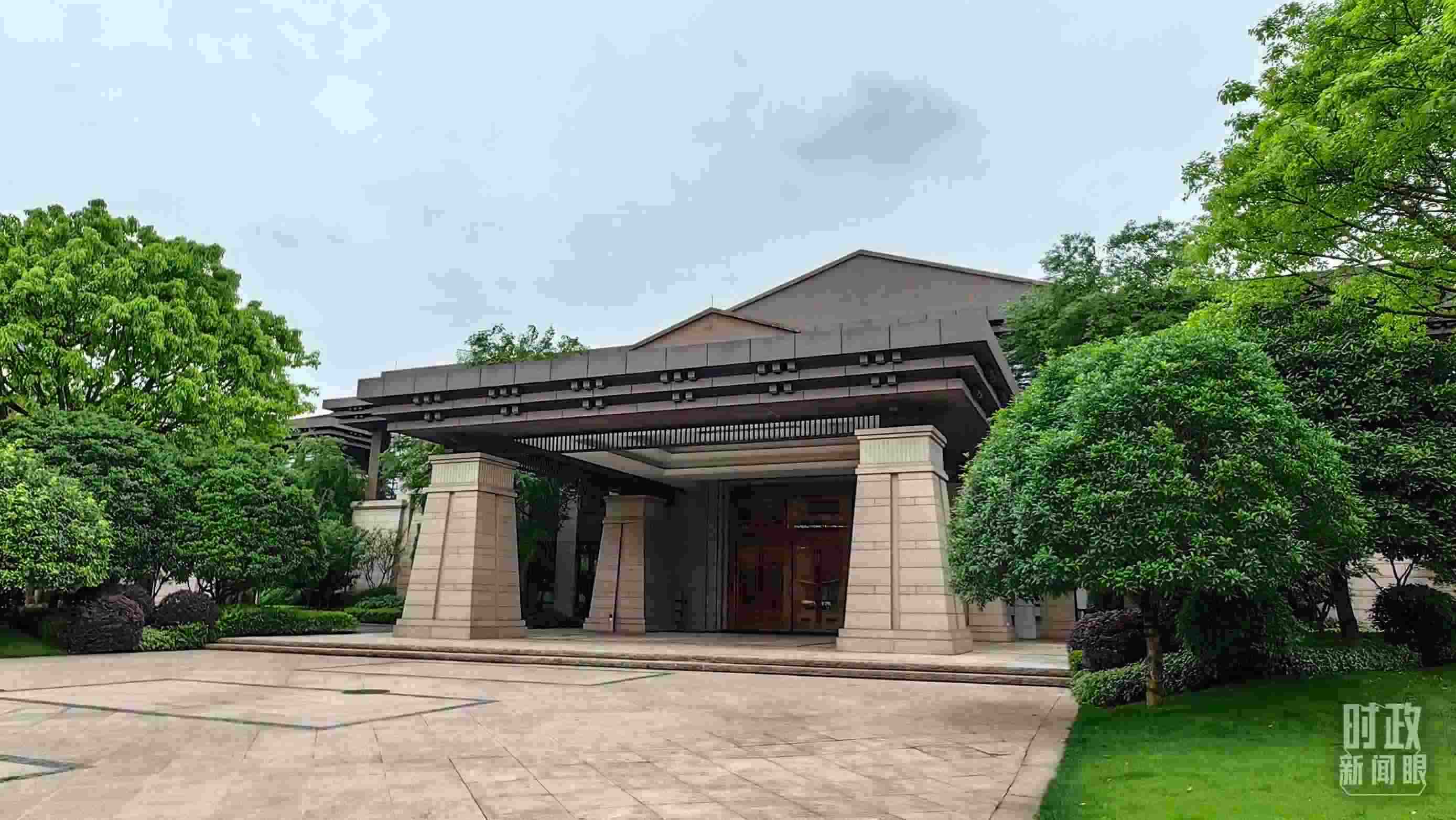 △重慶市渝州賓館，新時(shí)代推動(dòng)西部大開(kāi)發(fā)座談會(huì)在這里召開(kāi)。（總臺(tái)央視記者段德文拍攝）