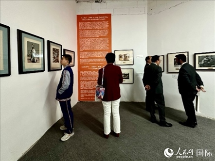 “與中國結(jié)緣：智利畫家何塞·萬徒勒里誕辰100周年”展覽在京舉行。人民網(wǎng)記者 周雨攝