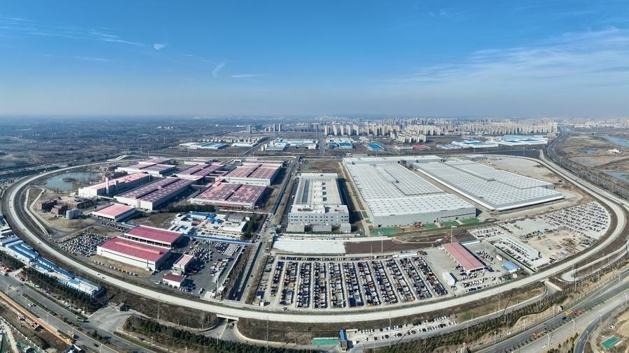 安徽省肥西縣在建的新能源汽車產(chǎn)業(yè)園（2024年1月24日攝，無(wú)人機(jī)照片）。新華社發(fā)（陳家樂(lè) 攝）