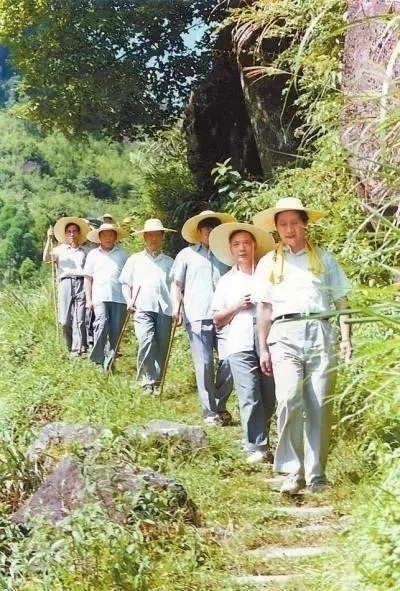 1989年7月，習近平在壽寧縣山村。