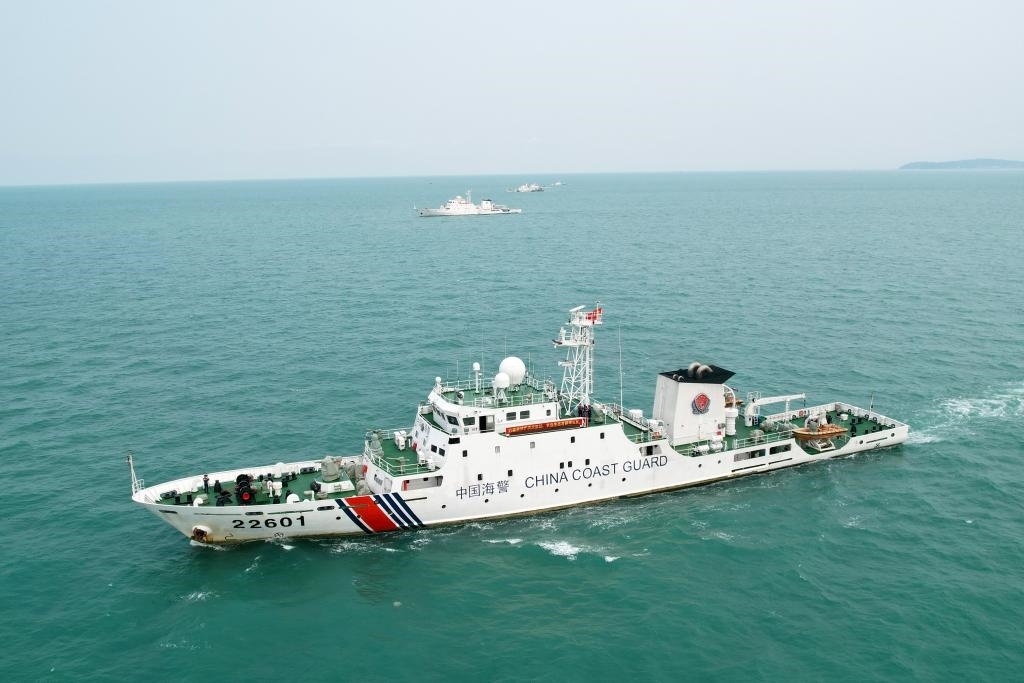 圖為5月14日海警艦艇編隊(duì)在巡航管控。（中國(guó)海警局南海分局供圖）