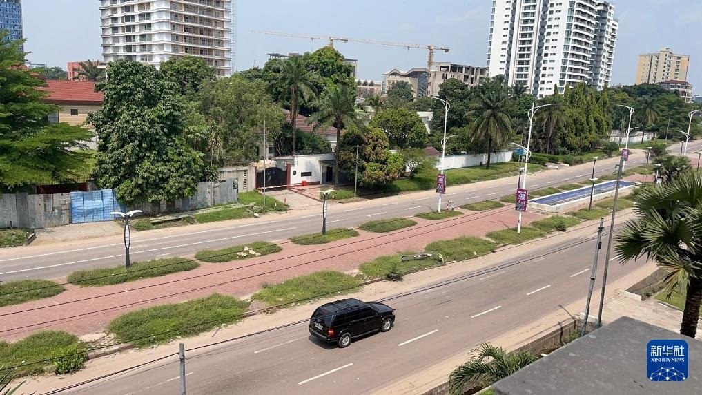 這是5月19日在剛果（金）首都金沙薩拍攝的街景（手機(jī)照片）。新華社發(fā)