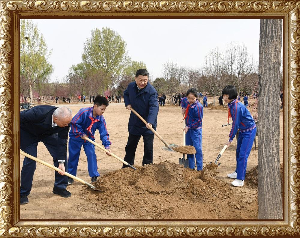 2019年4月8日，習近平總書記來到北京市通州區(qū)永順鎮(zhèn)的植樹點，同大家一起植樹。