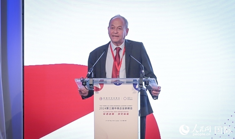 英國48家集團俱樂部榮譽主席斯蒂芬·佩里致辭。人民網(wǎng) 郭錦標攝