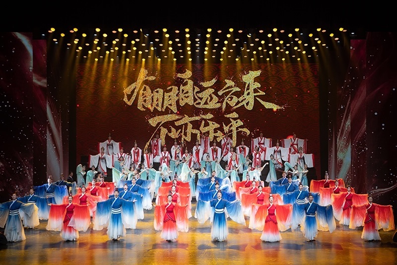 △2024年5月17日，演職人員在第八屆中俄博覽會(huì)文藝演出現(xiàn)場(chǎng)進(jìn)行表演。