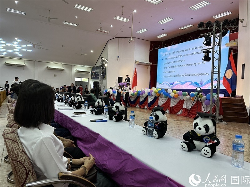 圖片：中老嘉賓在第二十三屆漢語橋世界大學生中文比賽老撾賽區(qū)決賽上致辭。孫廣勇攝
